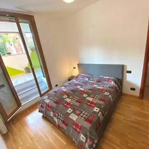 https://conte-rosso-house-con-terrazza-in-coorte-tranquilla-a.italymilanhotels.net